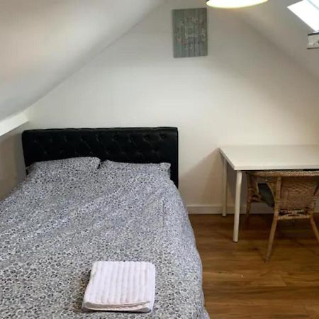 Modern 5 Bedroom Family House - 18 Mins To Station London Exteriör bild