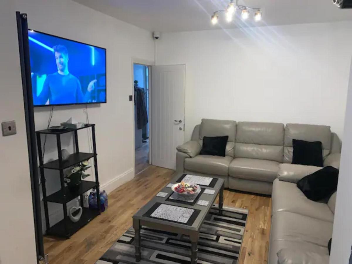 Modern 5 Bedroom Family House - 18 Mins To Station London Exteriör bild