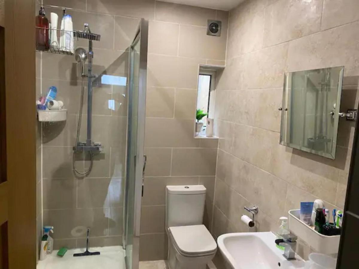Modern 5 Bedroom Family House - 18 Mins To Station London Exteriör bild